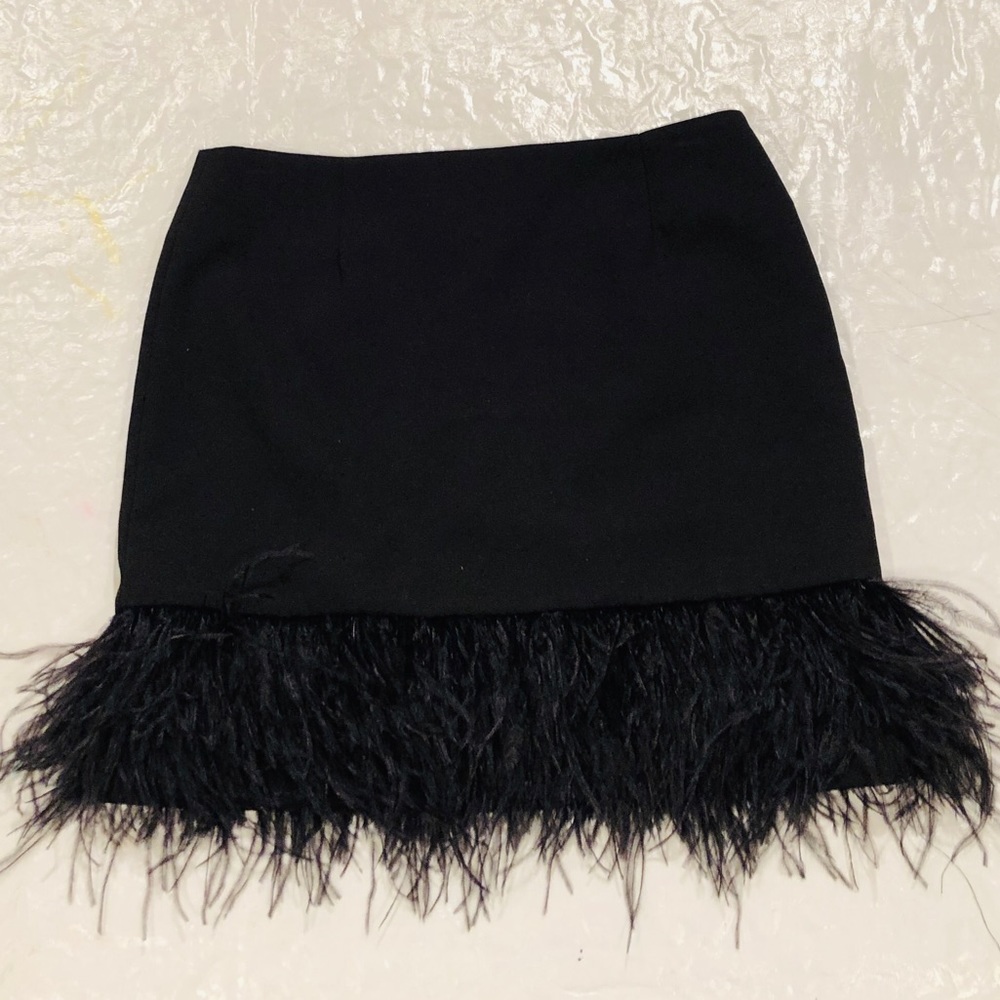Stunning Feather Skirt***US 6 $485 - Picture 4 of 5